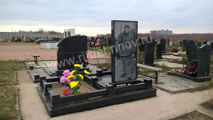 Ритуальный комплекс из гранита. Памятник.