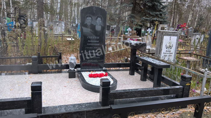 Ритуальный комплекс из гранита. Памятник.