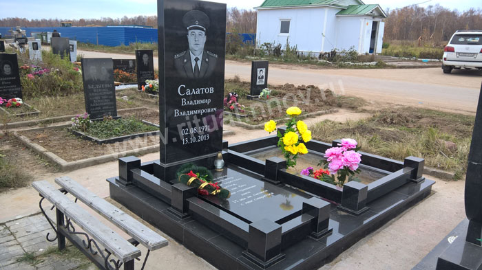 Ритуальный комплекс из гранита. Памятник.